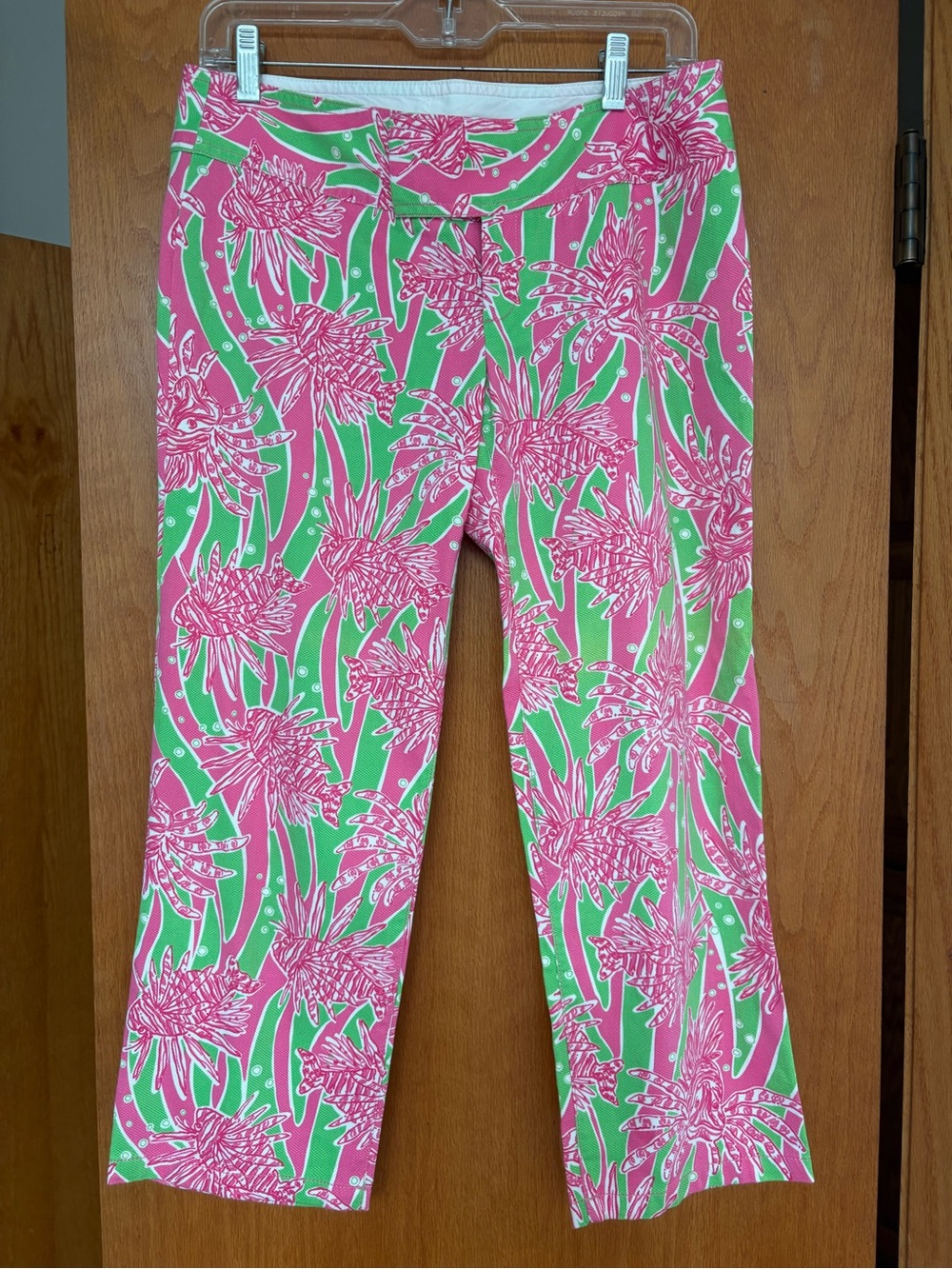 EUC Lilly Pulitzer Pink & Green Lionfish Easy Tiger Cropped Pants 8